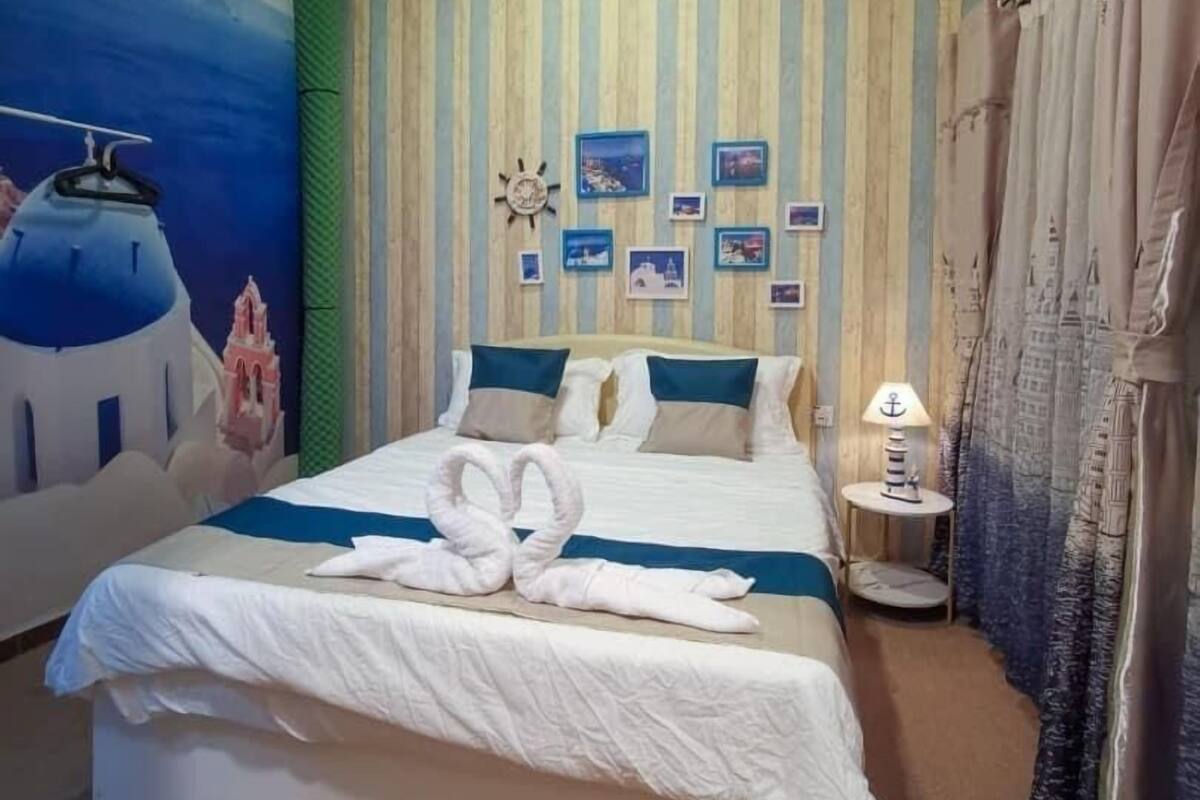 Habitación Deluxe, 1 cama Queen size | 1 habitación, tabla de planchar con plancha, wifi gratis y ropa de cama
