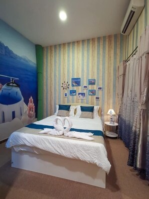 Chambre Deluxe, 1 grand lit | 1 chambre, fer et planche à repasser, accès au Wi-Fi (inclus)