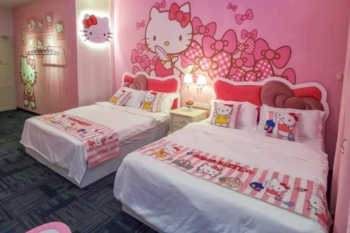 Family Room, 2 Queen Beds | 1 bedroom, iron/ironing board, free WiFi, bed sheets