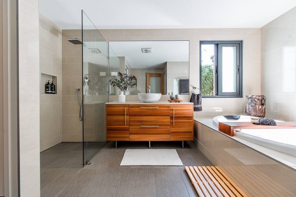Bathtub, hair dryer