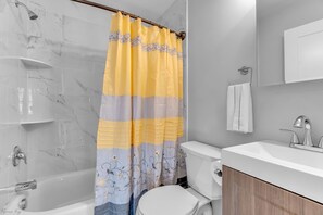 花灑/浴缸組合、風筒、提供毛巾、番梘