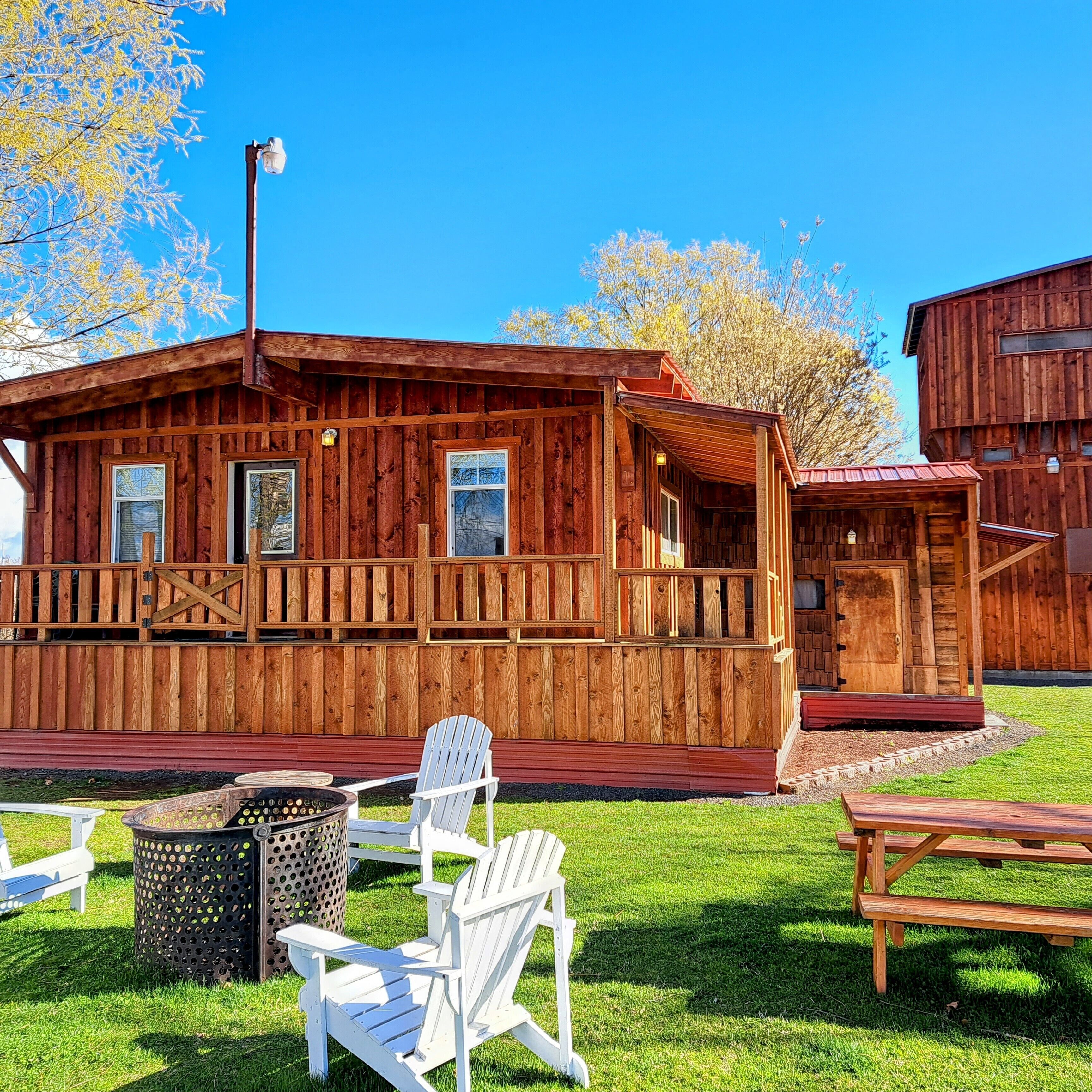 Unique Country Cabin Oasis: Fully-Gated, Pet-Friendly, King Bed