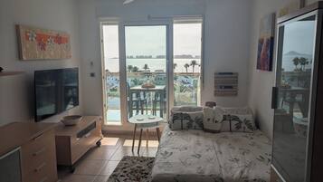 1 chambre, bureau, fer et planche à repasser, Wi-Fi gratuit