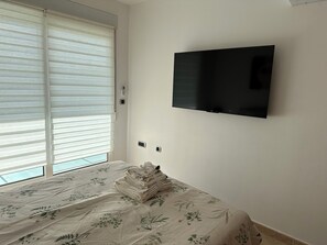 1 habitación, escritorio, tabla de planchar con plancha y wifi gratis 