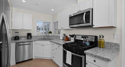 Upgraded 3B/1Bth w GreatA to Nat'l Parks & Airport