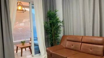 Comfort Studio, 1 Queen Bed, City View | Living area | 42-inch Smart TV with digital channels, TV