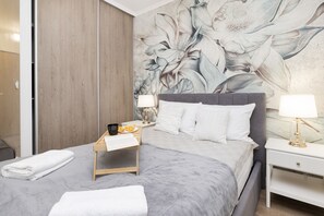 Apartment, 1 Bedroom, Balcony | 1 bedroom, bed sheets - Gdynia Flat Władysława IV by Renters (Gdynia)