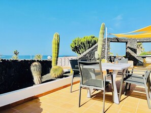 Unclassified image, 4 of 44, button