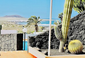 Unclassified image, 5 of 44, button