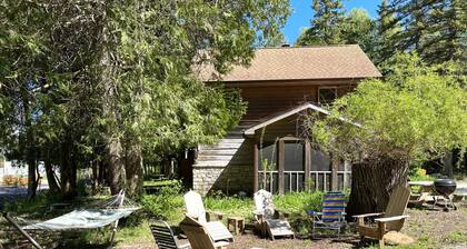 Northwind Cottage #2, Dog Friendly! Walk to the Village and the Bay