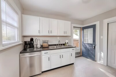2BR-King Bed~ Grill-Firepit-near Rose-Hulman & ISU