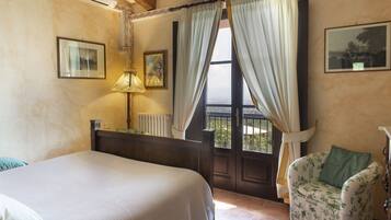 9 quartos, ferros/tábuas de passar roupa, Wi-Fi de cortesia