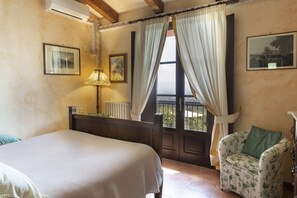 9 Schlafzimmer, Bügeleisen/Bügelbrett, kostenloses WLAN, Bettwäsche