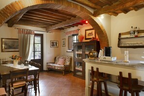 Dining - Big Private Garden, AC, Swimming Pool, Hot Tub, Huge Play Area, & Great Views (Segromigno in Monte)