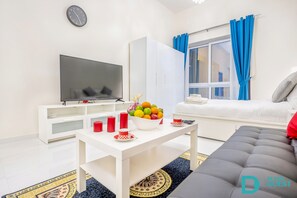 55-inch Smart TV with satellite channels, TV - MK Residence By Be Our Guest (Dubai)