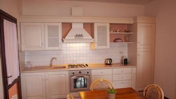 Kühlschrank, Mikrowelle, Ofen, Toaster