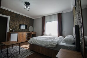 Double Room | Desk, laptop workspace, blackout drapes, iron/ironing board