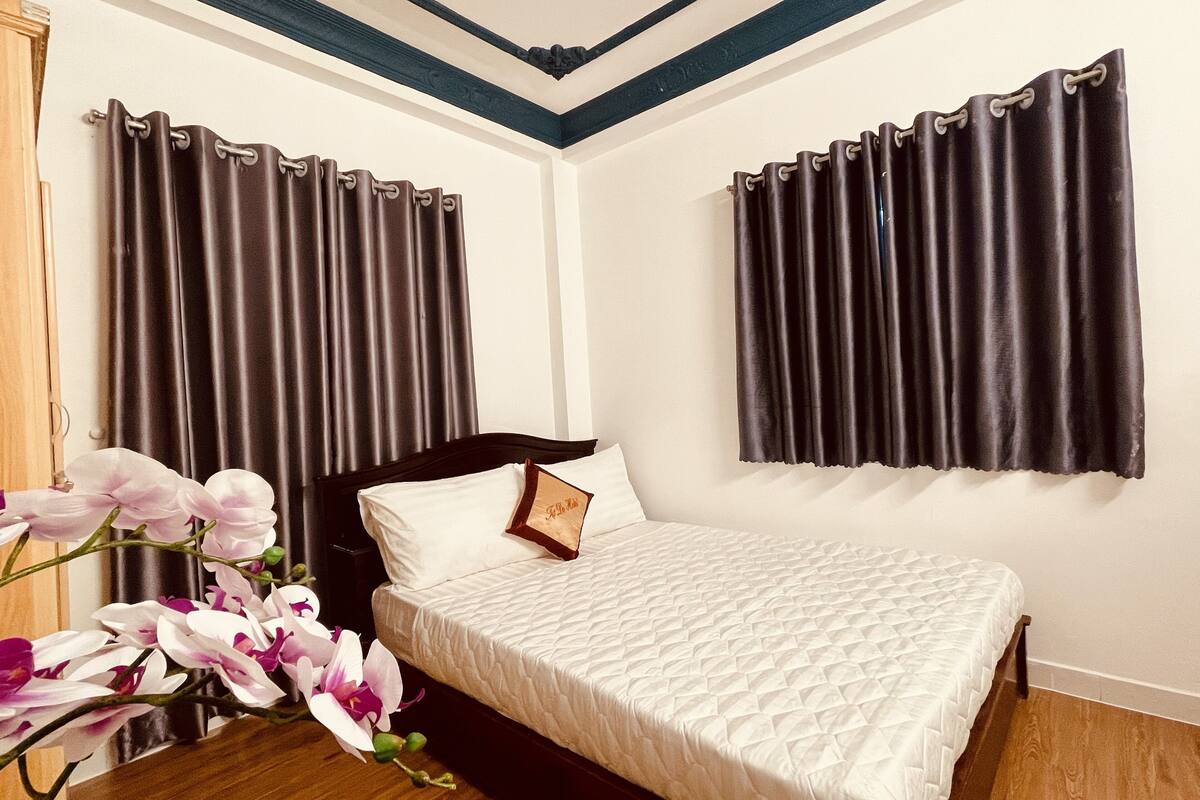 1 bedroom, blackout curtains, soundproofing, free WiFi