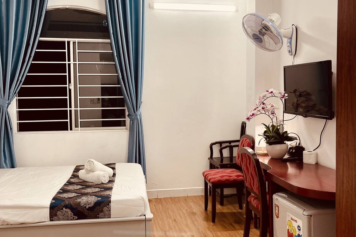 1 bedroom, blackout curtains, soundproofing, free WiFi