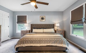 4 habitaciones, tabla de planchar con plancha y cuna de viaje 