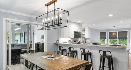 SPRING SKIING SPECIAL PRICING! Gorgeous home in Harbor Springs with Hot tub