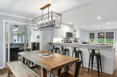 Gorgeous home in Harbor Springs with Hot tub!