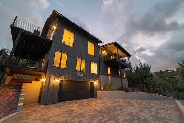 Exterior - VIEWS! Custom Modern Mountain Home with Breathtaking Views! (Pine)
