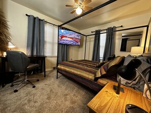 2 bedrooms, desk, WiFi