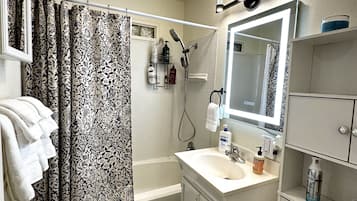 Combined shower/bathtub, shampoo