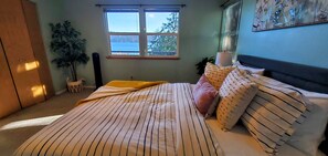 4 slaapkamers, een bureau, een strijkplank/strijkijzer, gratis wifi