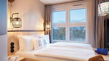 Basic-Doppelzimmer, Blick auf die Anlage, zum Innenhof hin | Allergikerbettwaren, kostenloses WLAN, Bettwäsche