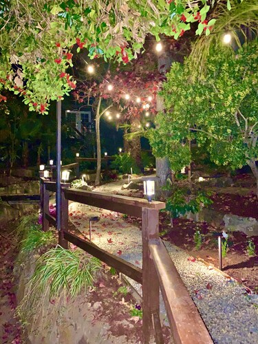 Romantic & cozy cottage w/fireplace; close to hiking trails & 30min to San Diego