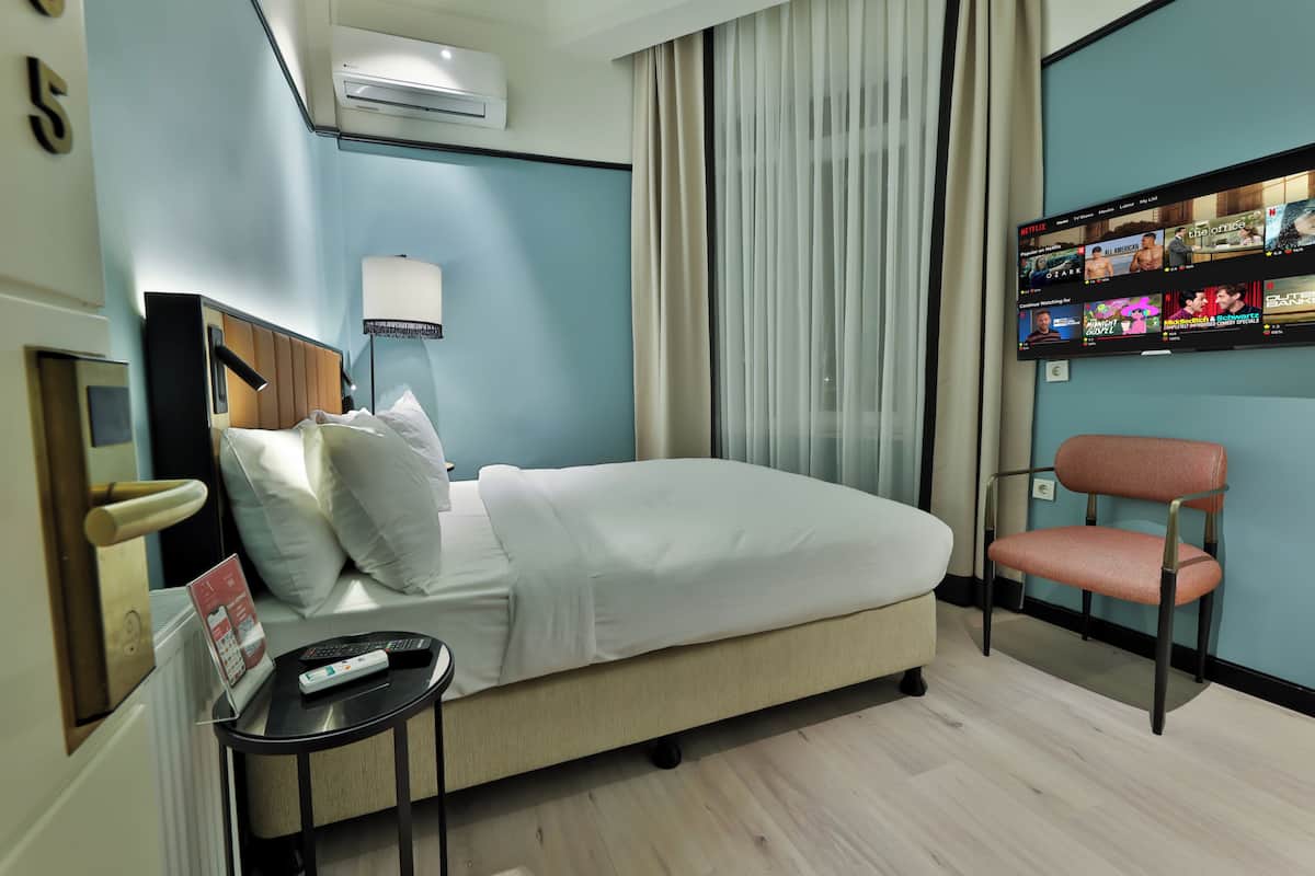 Minibar, in-room safe, blackout curtains, iron/ironing board