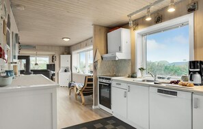 Fridge, stovetop, dishwasher, coffee/tea maker - Stunning home in Løkken with kitchen (Løkken)
