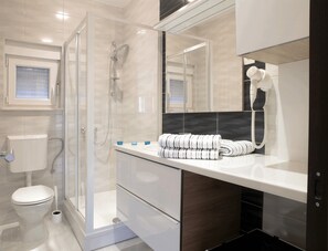 Shower, hair dryer, towels - Apartments Vista  (Vir)