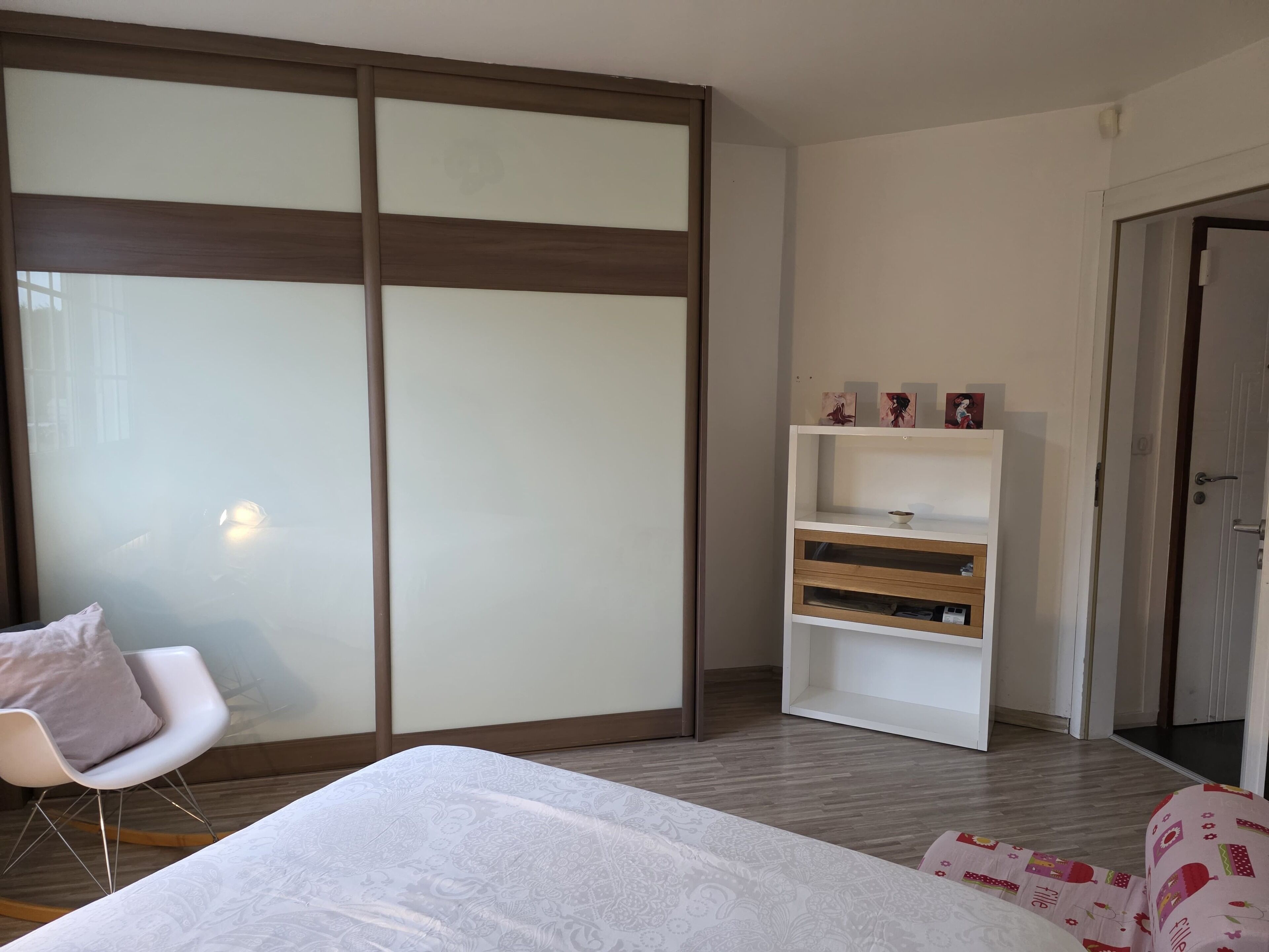 อพาร์ทเมนท์สำหรับครอบครัว | เครื่องนอนระดับพรีเมียม, เตารีด/โต๊ะรีดผ้า, Wi-Fi ฟรี, ผ้าปูที่นอน