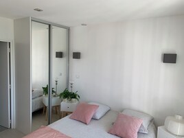 Apartamento clássico | Roupas de cama premium, ferros/tábuas de passar roupa, Wi-Fi de cortesia