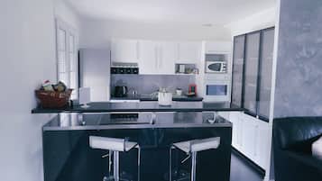 Family Apartment | Private kitchen | Fridge, microwave, oven, stovetop