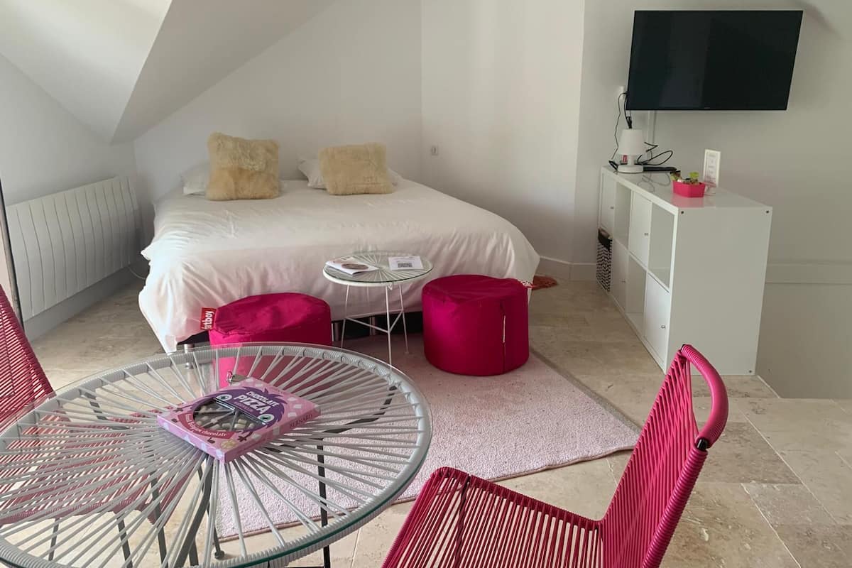 Deluxe Oda | 1 yatak odası, kaliteli yatak takımı, ütü/ütü masası