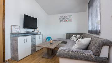 Family Apartment A1 | Living area | 100-cm flat-screen TV with satellite channels, TV
