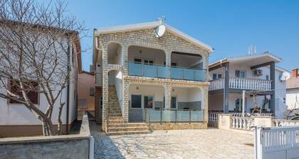 Apartment Wenig