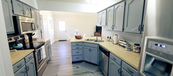 3BR Suburban Getaway in Indy 7 min to Airport