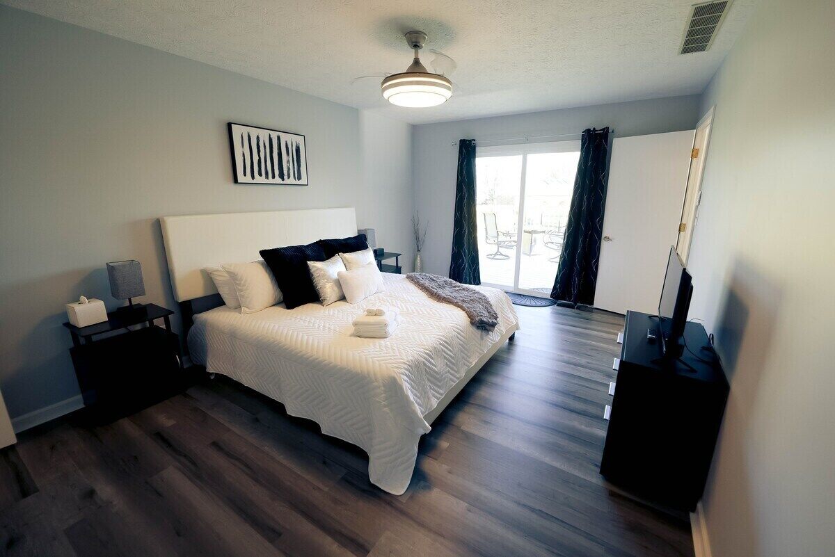 3 bedrooms, iron/ironing board, travel crib, free WiFi