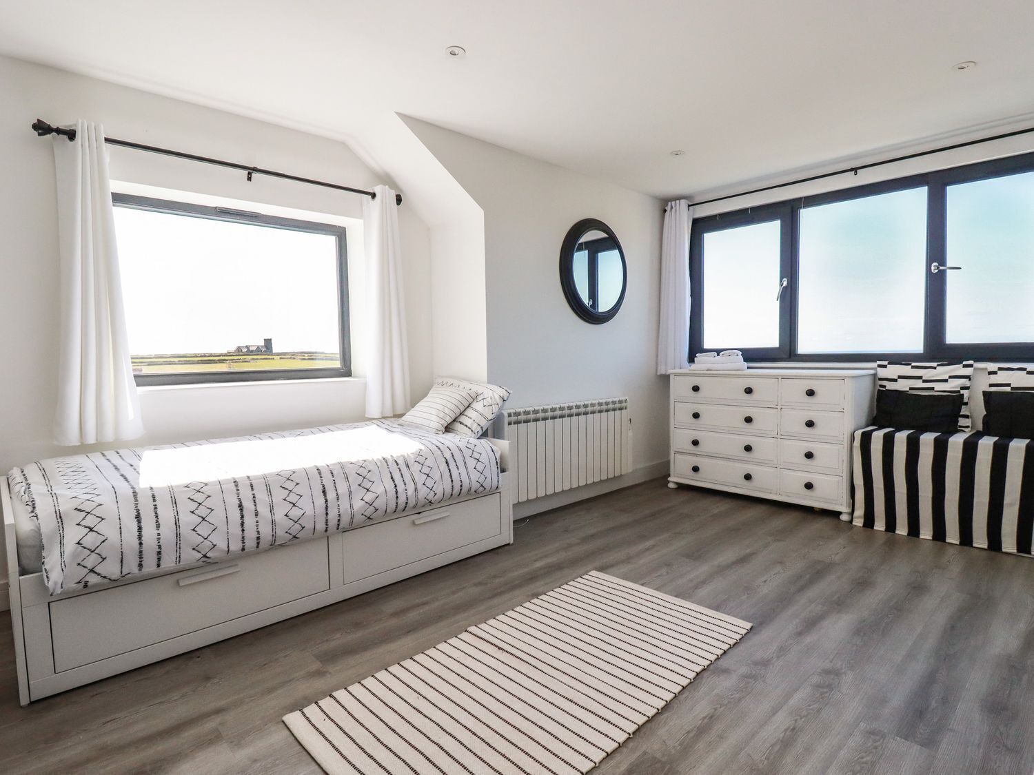 5 室のベッドルーム、客室ごとに異なる装飾、客室ごとに異なるインテリア、WiFi (無料)