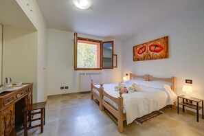 2 bedrooms, Internet - Villa Teresa Apt Lake Garda View (Soiano del Lago)