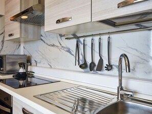 Fridge, microwave, oven, dishwasher - Vacation home Anna by Interhome (Dongo)