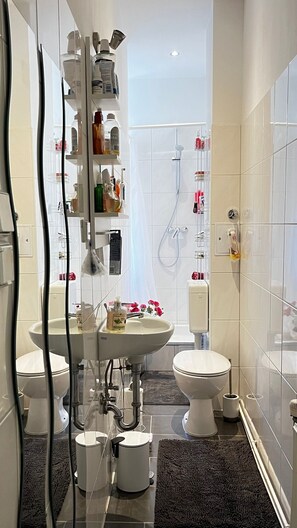 Shower - Sptumsight (Berlin)