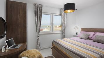 Royal Apartment A3 | 2 soverom, safe på rommet, strykejern/-brett og reiseseng for barn