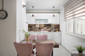Superior Apartment  A2 | Cozinha privada | Geladeira, micro-ondas, cooktop, lava-louças