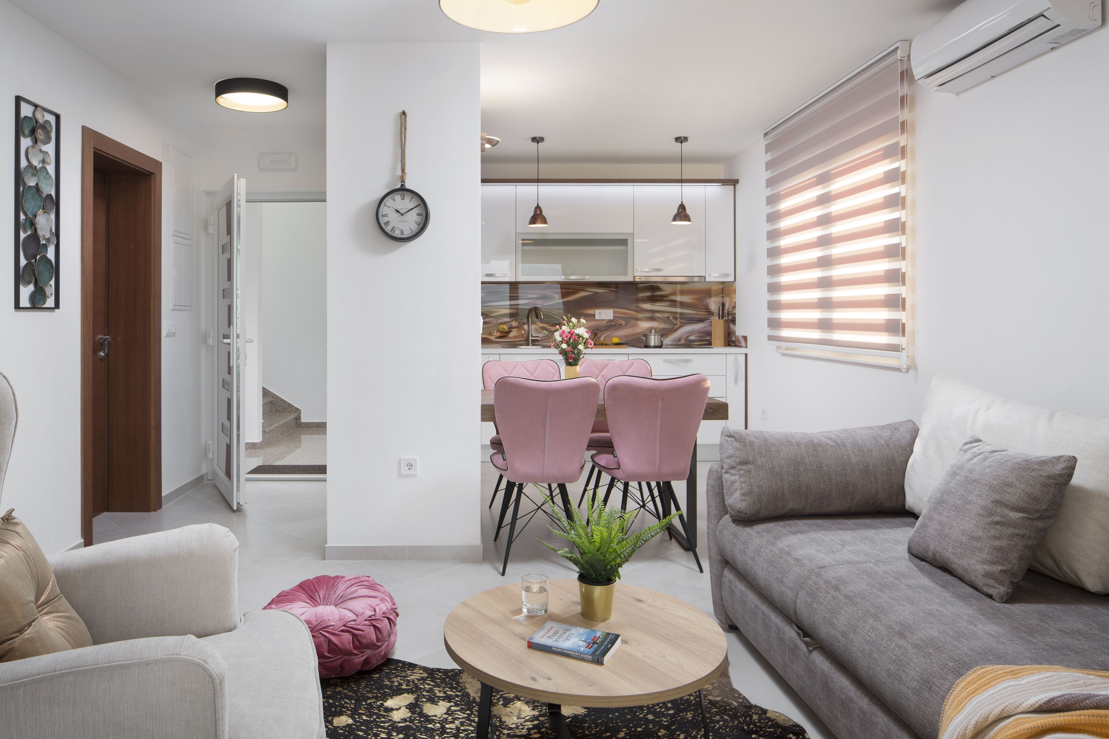 Royal Apartment A3 | Eget kjøkken | Kjøleskap, mikrobølgeovn, kokeplater og oppvaskmaskin